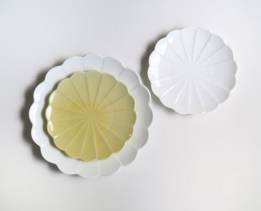 Oda Pottery Mino-ware Chrysanthemum Plate