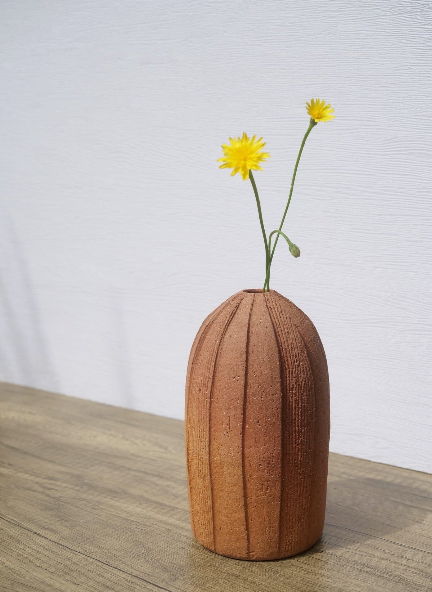 Shigaraki-ware Almond Mini Vase