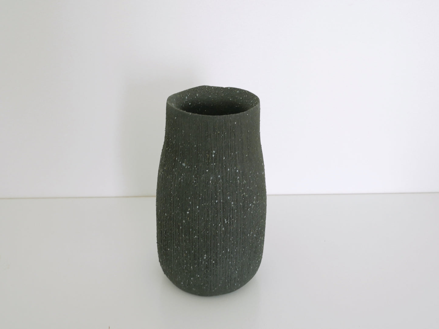 Shigaraki-ware Acorn Small Vase