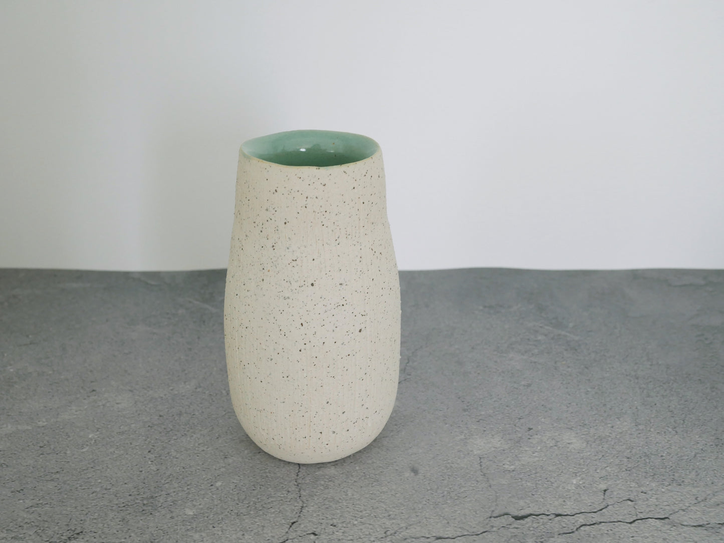 Shigaraki-ware Acorn Small Vase